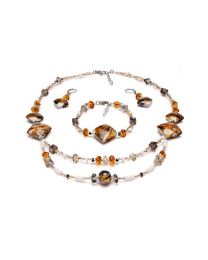 Set Gabriela Galben – colier, brățară și cercei din sticlă de Murano, purtate
