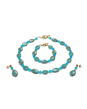Set Karen Albastru – colier, brățară și cercei din sticlă de Murano, purtate